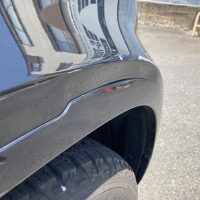 ランドローバー、ディフェンダー、フロントフェンダー、アーチモール、キズ、凹み、修理、塗装、