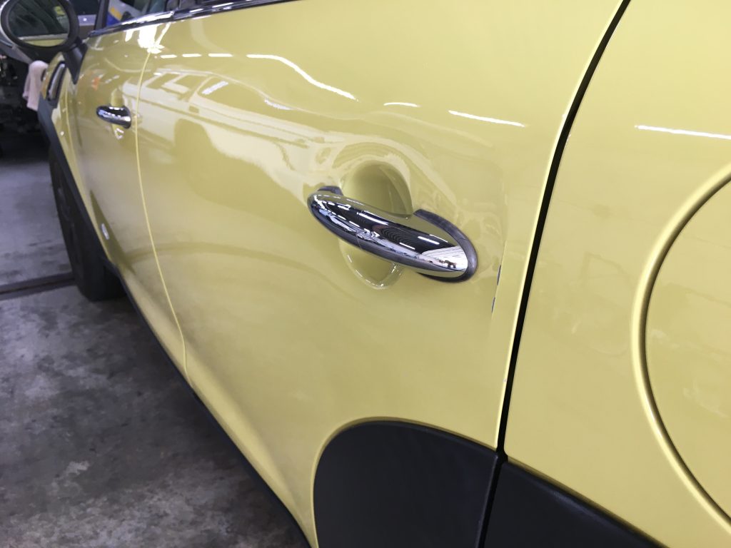 ミニ、リアドア、ドアハンドル、ルーフサイド、ミラーカバー、アルミホイール、キズ、凹み、修理、交換、塗装、