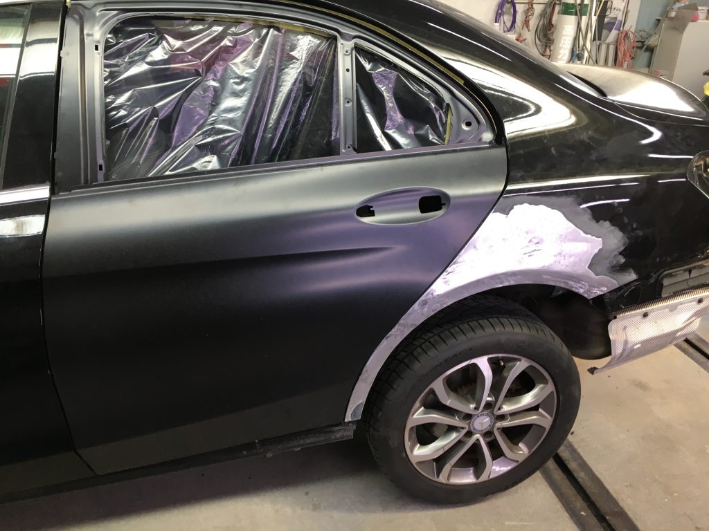 メルセデスベンツ、Cクラス、W205、リアドア、クォーターパネル、リアバンパー、キズ、凹み、修理、交換、塗装、