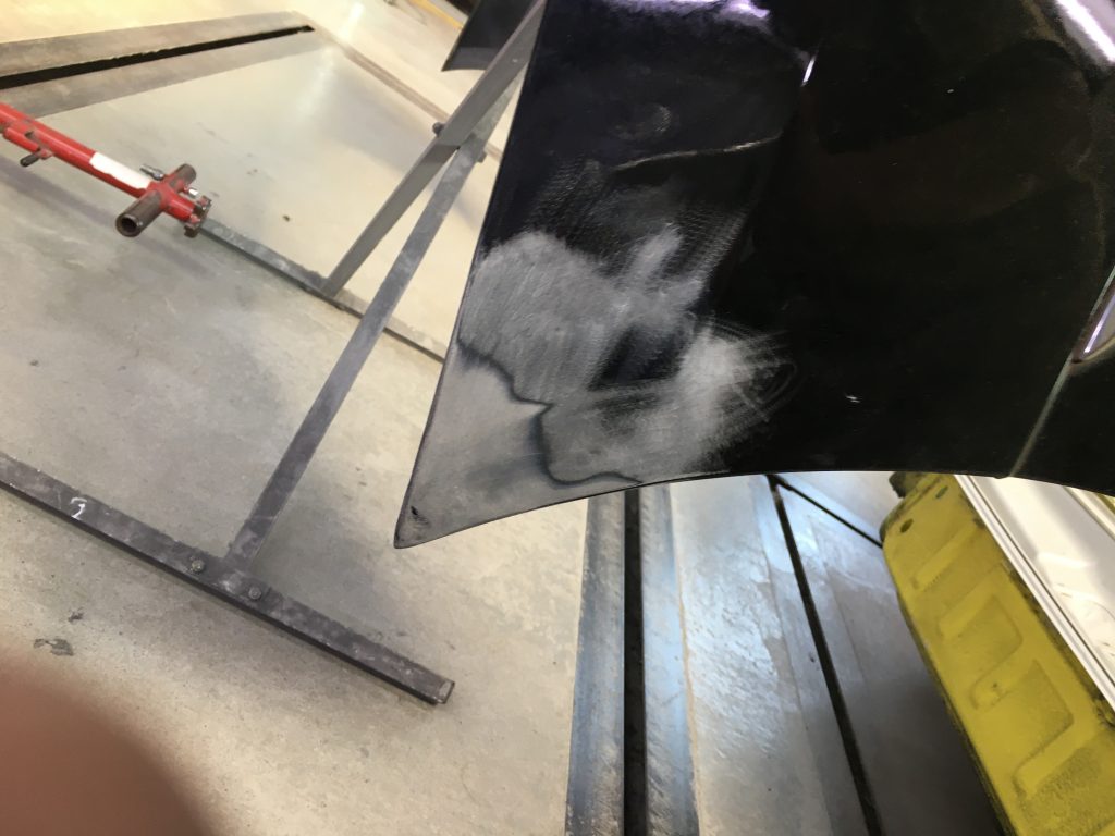 メルセデスベンツ、Cクラス、W205、リアドア、クォーターパネル、リアバンパー、キズ、凹み、修理、交換、塗装、