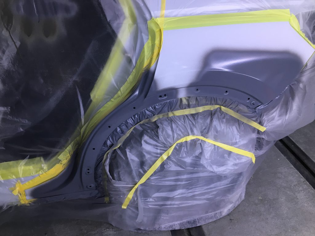 アウディ、Q4、リアドア、プロテクターモール、クォーターパネル、アーチモール、キズ、凹み、修理、交換、塗装、