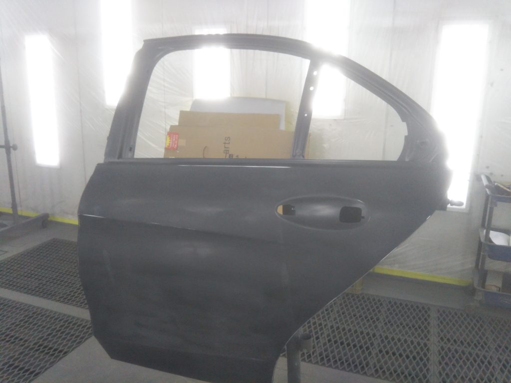 メルセデスベンツ、Cクラス、W205、リアドア、クォーターパネル、リアバンパー、キズ、凹み、修理、交換、塗装、