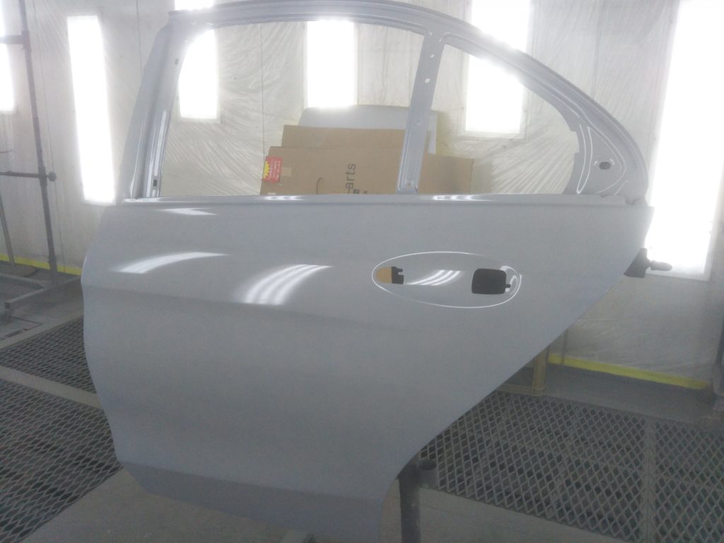 メルセデスベンツ、Cクラス、W205、リアドア、クォーターパネル、リアバンパー、キズ、凹み、修理、交換、塗装、