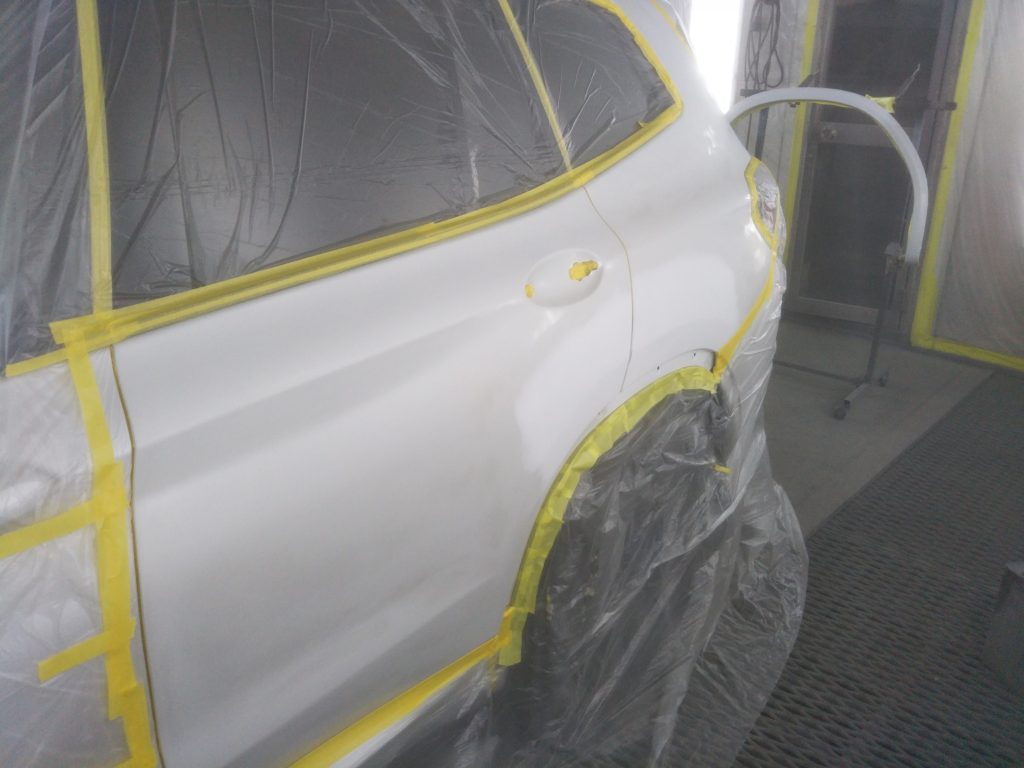 BMW、X3、リアドア、クォーターパネル、アーチモール、キズ、凹み、修理、塗装、