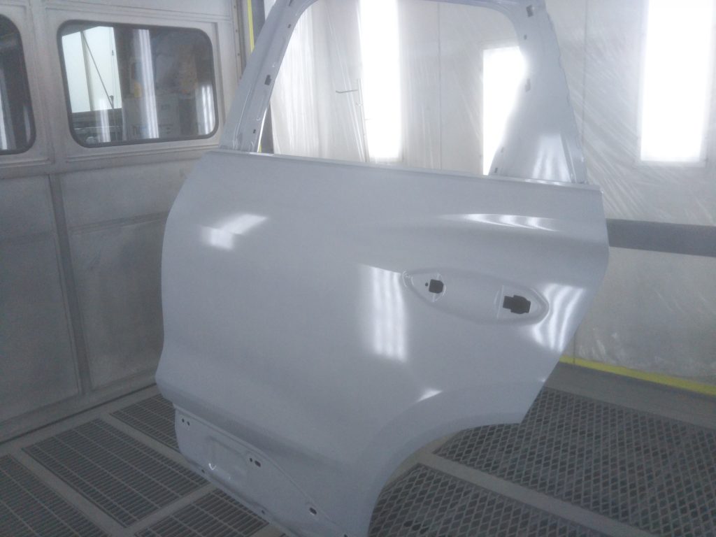 アウディ、Q4、リアドア、プロテクターモール、クォーターパネル、アーチモール、キズ、凹み、修理、交換、塗装、