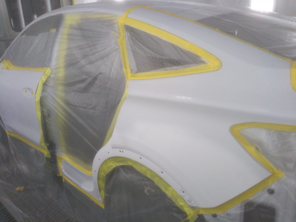 アウディ、Q4、リアドア、プロテクターモール、クォーターパネル、アーチモール、キズ、凹み、修理、交換、塗装、