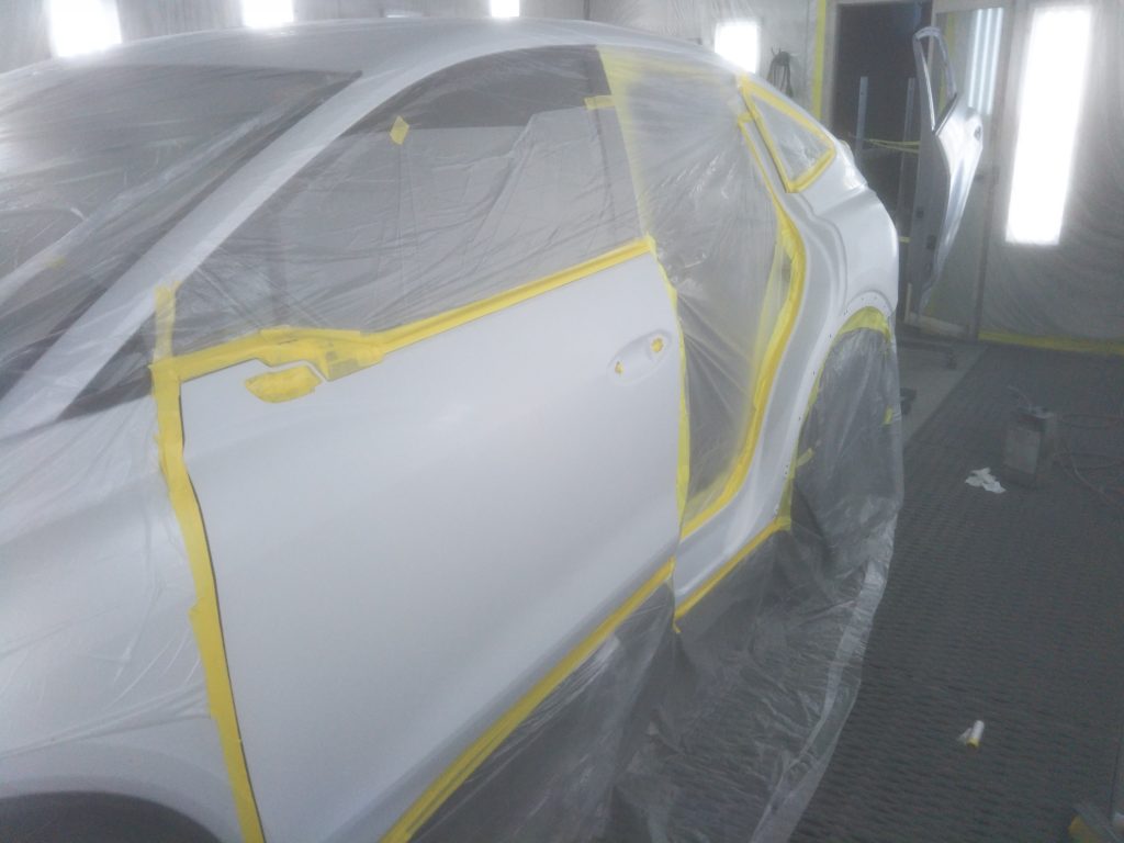 アウディ、Q4、リアドア、プロテクターモール、クォーターパネル、アーチモール、キズ、凹み、修理、交換、塗装、