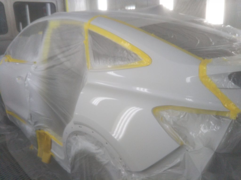 アウディ、Q4、リアドア、プロテクターモール、クォーターパネル、アーチモール、キズ、凹み、修理、交換、塗装、