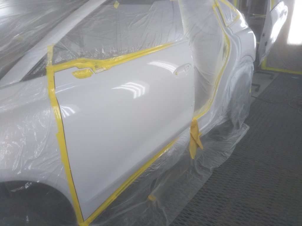 アウディ、Q4、リアドア、プロテクターモール、クォーターパネル、アーチモール、キズ、凹み、修理、交換、塗装、