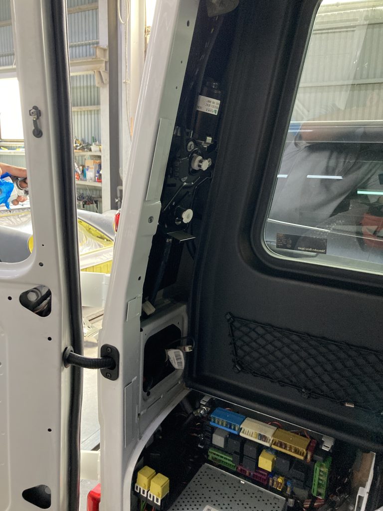 メルセデスベンツ、ゲレンデ、W463、リアゲート、背面タイヤカバー、キズ、変形、交換、塗装、