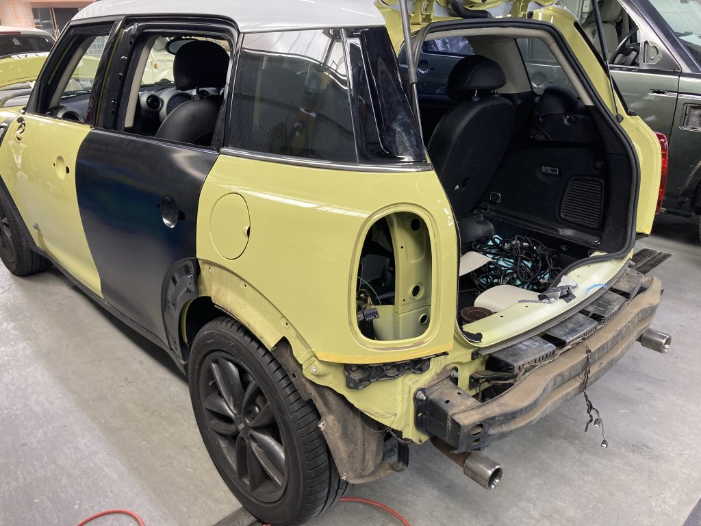 ミニ、リアドア、ドアハンドル、ルーフサイド、ミラーカバー、アルミホイール、キズ、凹み、修理、交換、塗装、