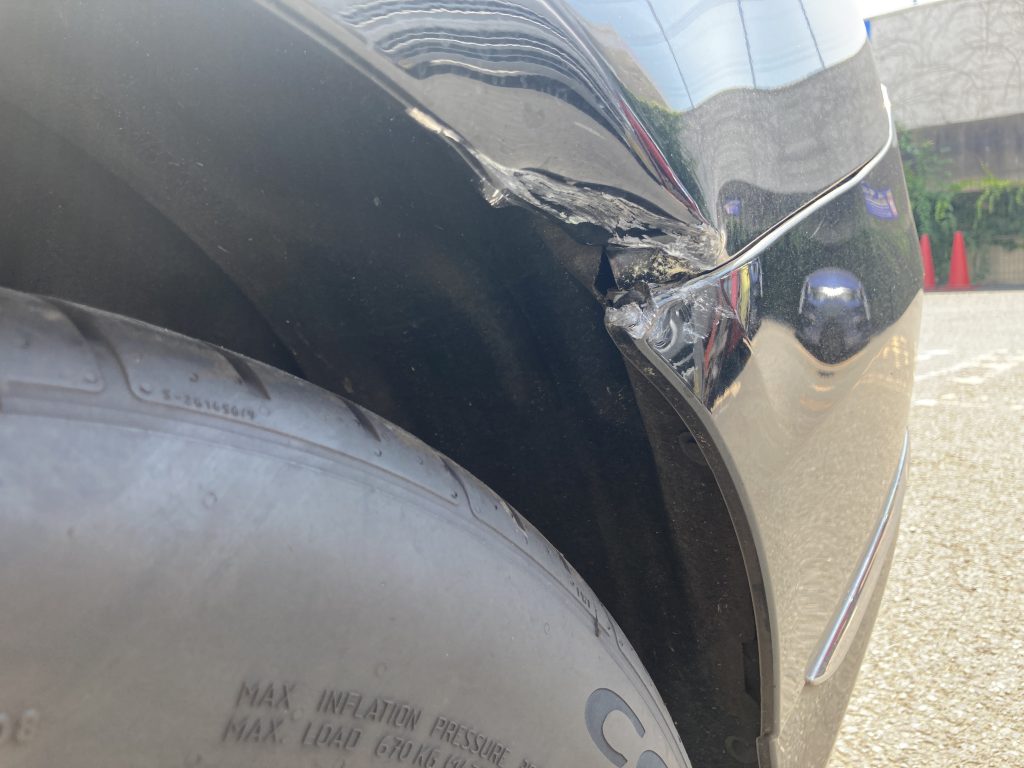 メルセデスベンツ、Cクラス、W205、リアドア、クォーターパネル、リアバンパー、キズ、凹み、修理、交換、塗装、