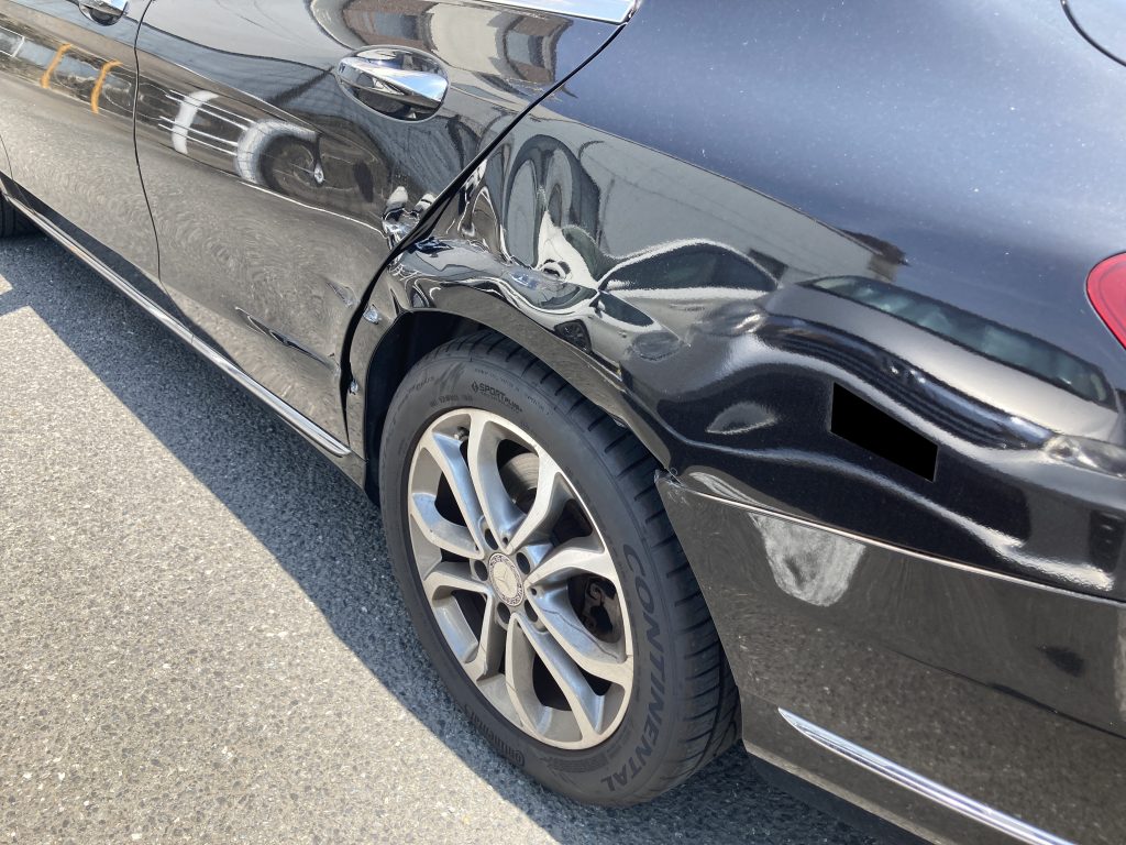 メルセデスベンツ、Cクラス、W205、リアドア、クォーターパネル、リアバンパー、キズ、凹み、修理、交換、塗装、