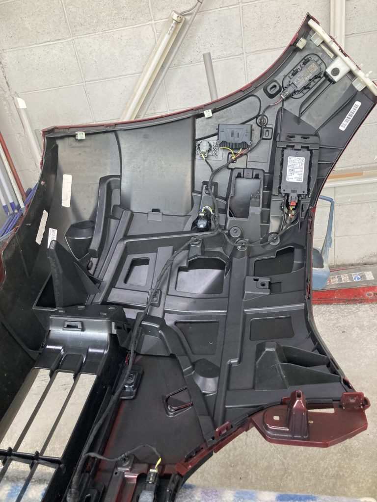 BMW、X3、G45、フロントバンパー、エアダクト、キズ、変形、修理、交換、塗装、