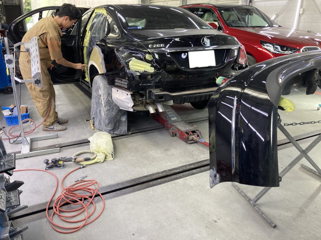 メルセデスベンツ、Cクラス、W205、リアドア、クォーターパネル、リアバンパー、キズ、凹み、修理、交換、塗装、