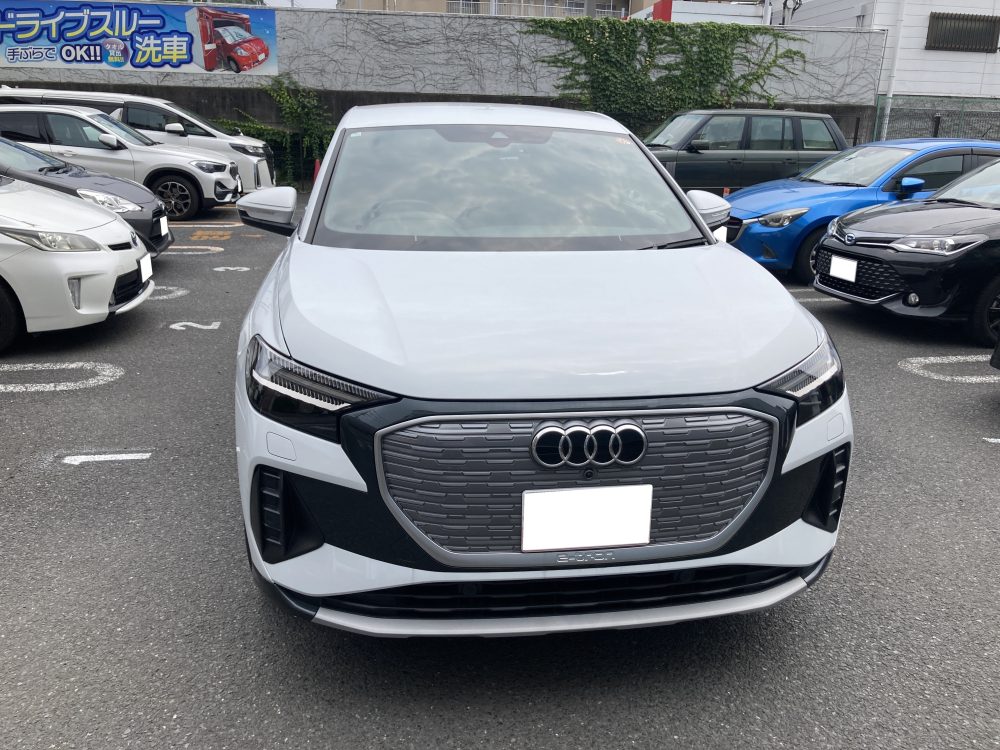 アウディ、Q4、リアドア、プロテクターモール、クォーターパネル、アーチモール、キズ、凹み、修理、交換、塗装、