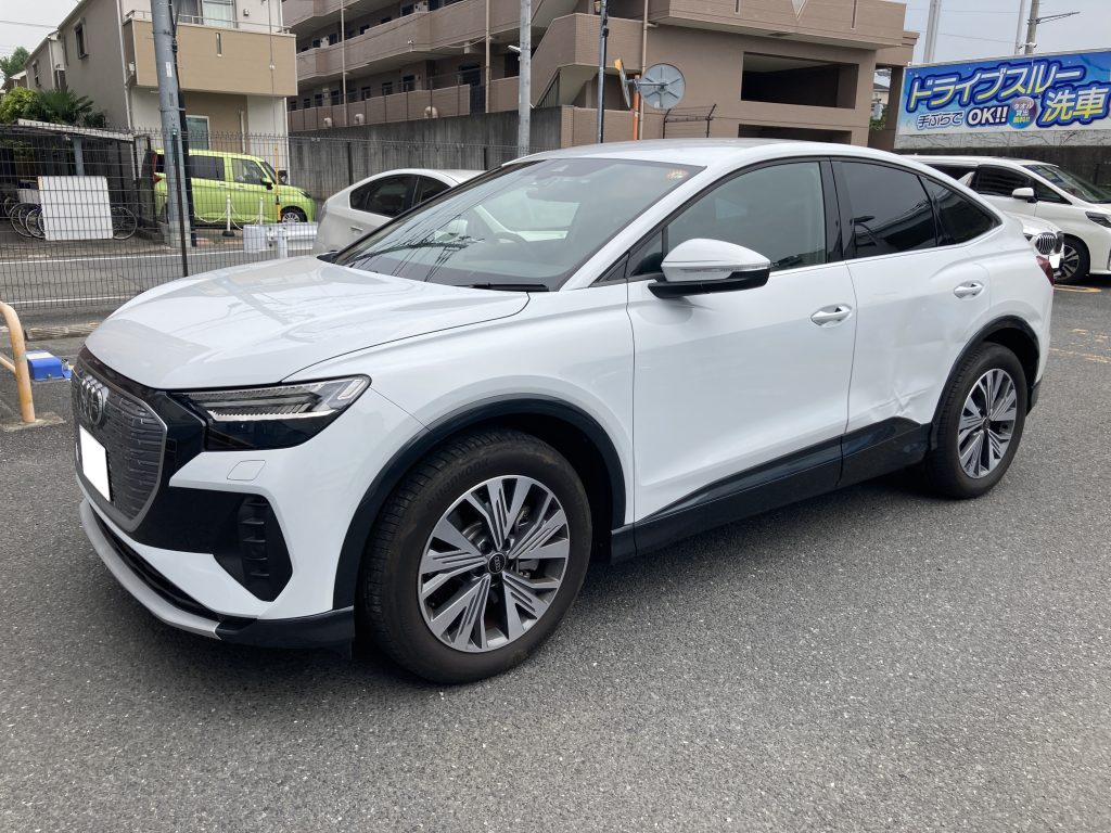 アウディ、Q4、リアドア、プロテクターモール、クォーターパネル、アーチモール、キズ、凹み、修理、交換、塗装、