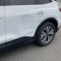 アウディ、Q4、リアドア、プロテクターモール、クォーターパネル、アーチモール、キズ、凹み、修理、交換、塗装、