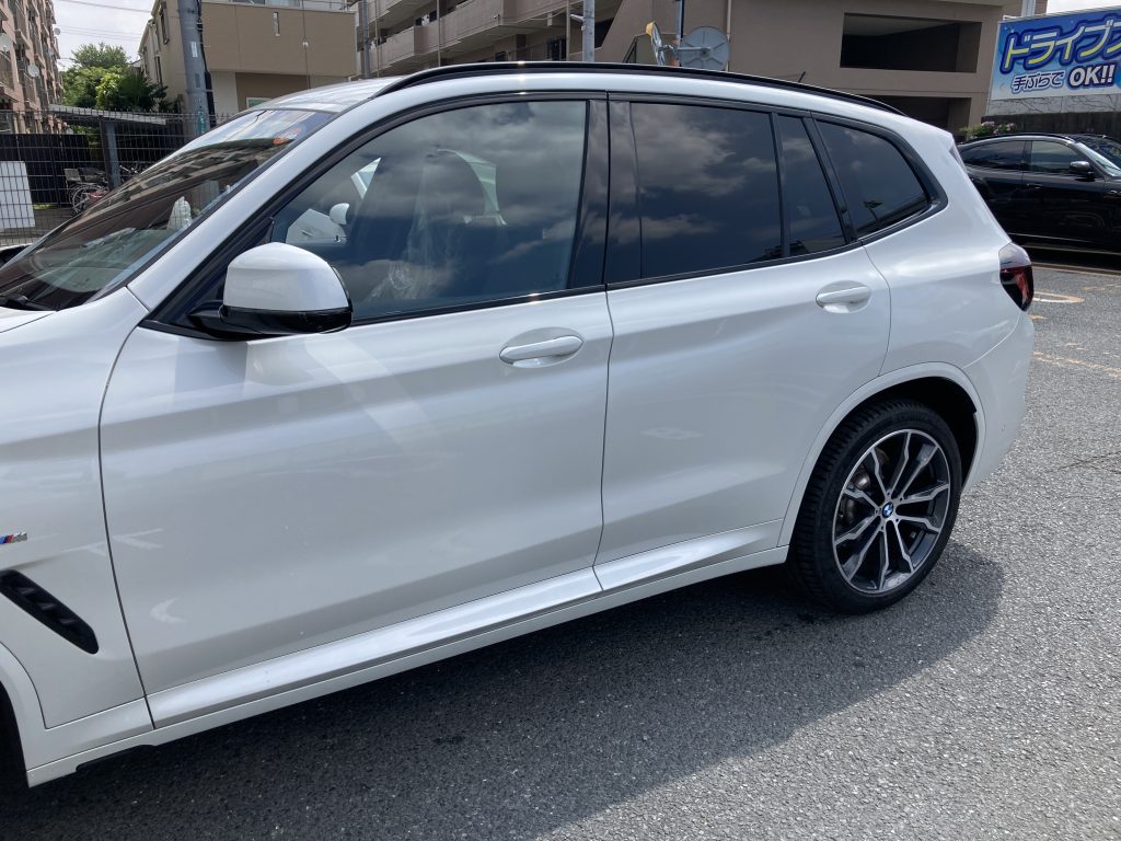 BMW、X3、リアドア、クォーターパネル、アーチモール、キズ、凹み、修理、塗装、