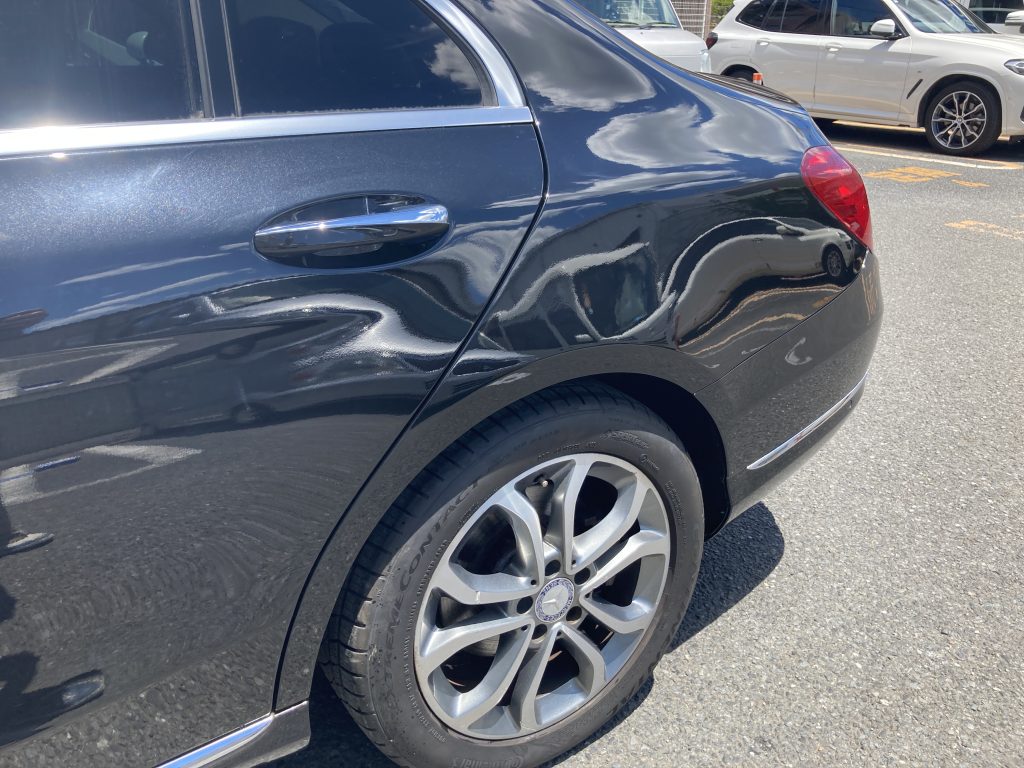 メルセデスベンツ、Cクラス、W205、リアドア、クォーターパネル、リアバンパー、キズ、凹み、修理、交換、塗装、