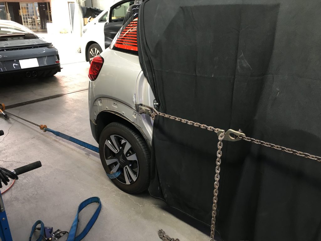 シトロエン、C3、リアドア、クォーターパネル、キズ、凹み、修理、交換、塗装、