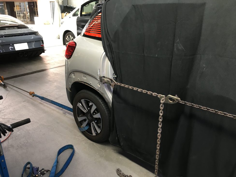 シトロエン、C3、リアドア、クォーターパネル、キズ、凹み、修理、交換、塗装、