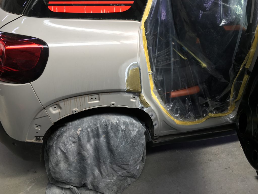 シトロエン、C3、リアドア、クォーターパネル、キズ、凹み、修理、交換、塗装、