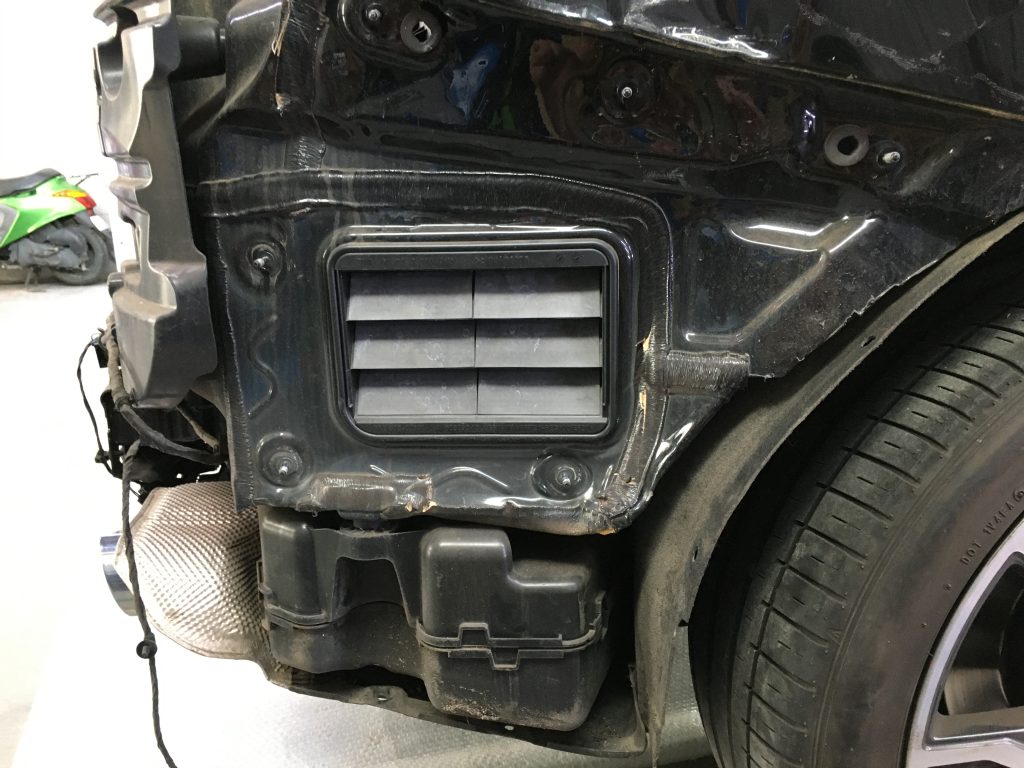 BMW、X3、クォーターパネル、テールランプ、リアバンパー、アーチモール、キズ、凹み、修理、交換、塗装、