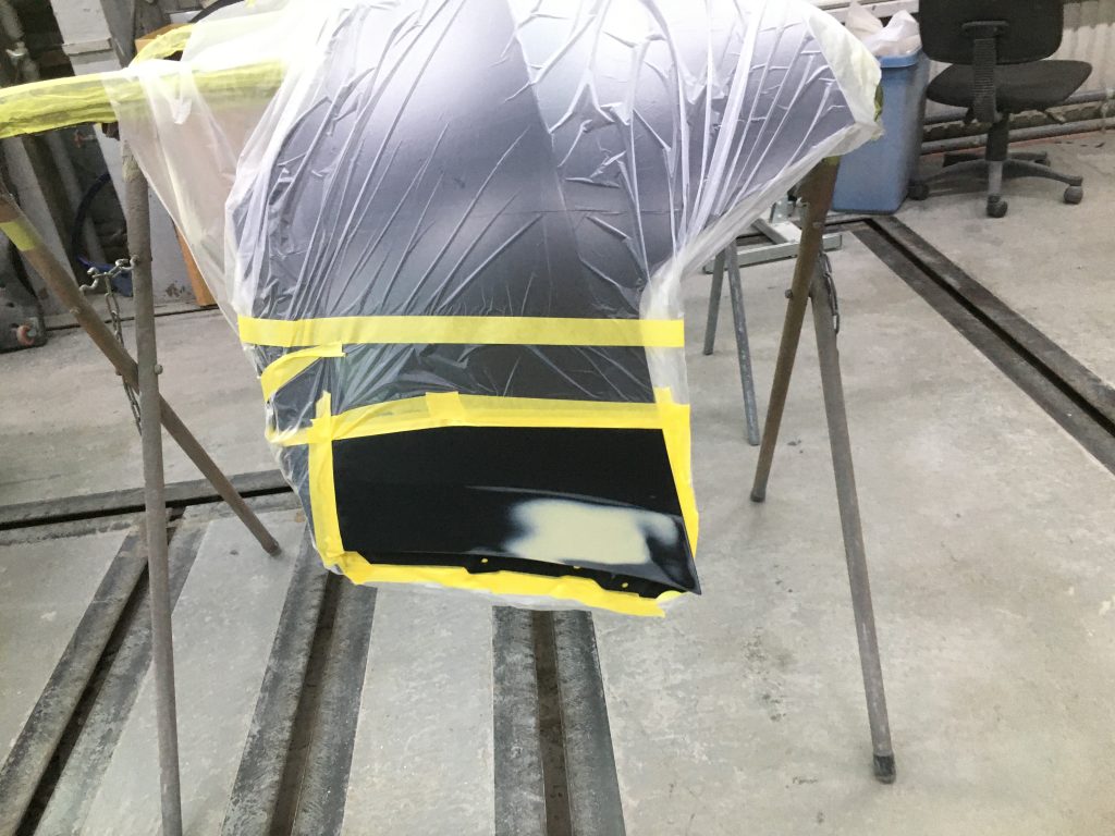 テスラ、モデルY、クォーターパネル、リアバンパー、アーチモール、キズ、凹み、修理、交換、塗装、