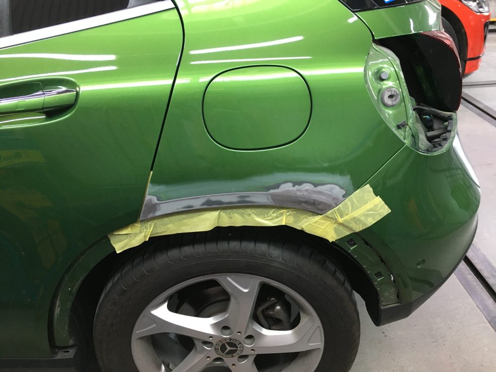 メルセデスベンツ、GLA、W156、フロントドア、クォーターパネル、リアバンパー、キズ、凹み、修理、デントリペア、