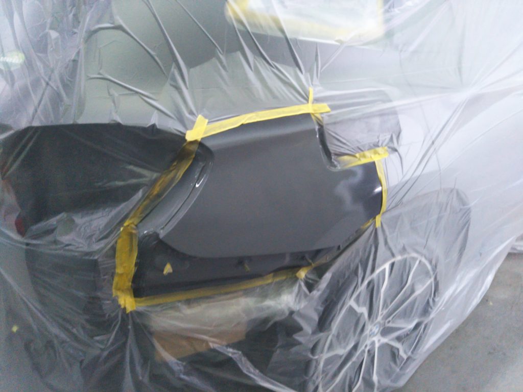 BMW、X3、クォーターパネル、テールランプ、リアバンパー、アーチモール、キズ、凹み、修理、交換、塗装、