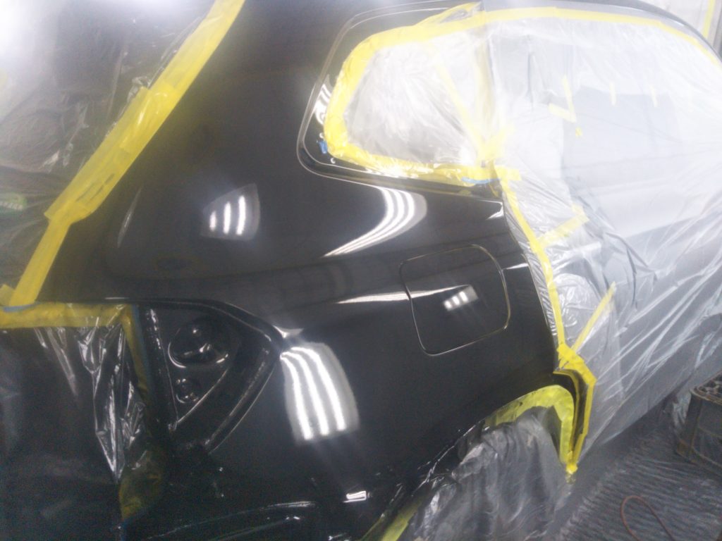 BMW、X3、クォーターパネル、テールランプ、リアバンパー、アーチモール、キズ、凹み、修理、交換、塗装、