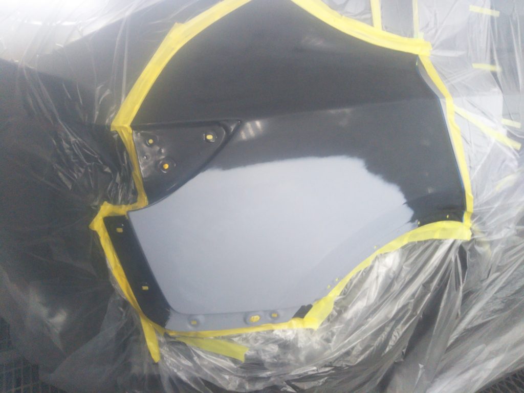 テスラ、モデルY、クォーターパネル、リアバンパー、アーチモール、キズ、凹み、修理、交換、塗装、