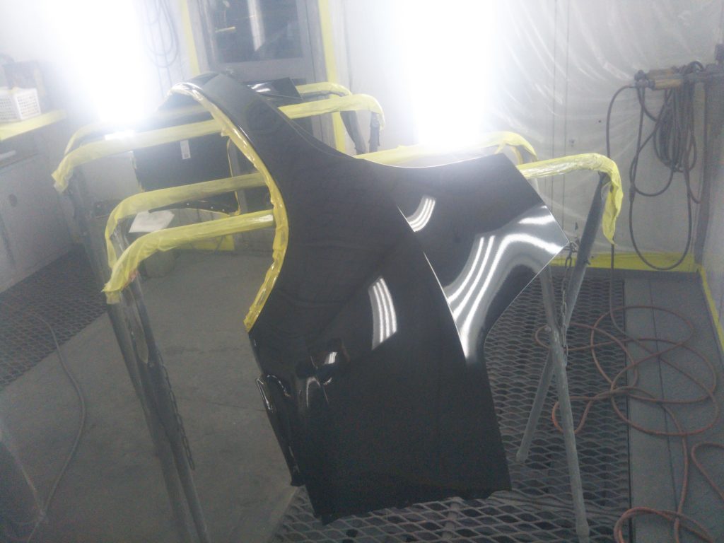 テスラ、モデルY、クォーターパネル、リアバンパー、アーチモール、キズ、凹み、修理、交換、塗装、