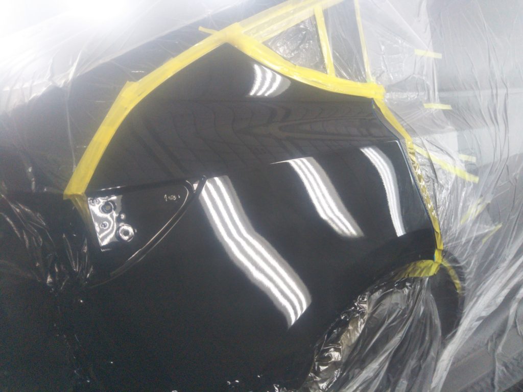 テスラ、モデルY、クォーターパネル、リアバンパー、アーチモール、キズ、凹み、修理、交換、塗装、