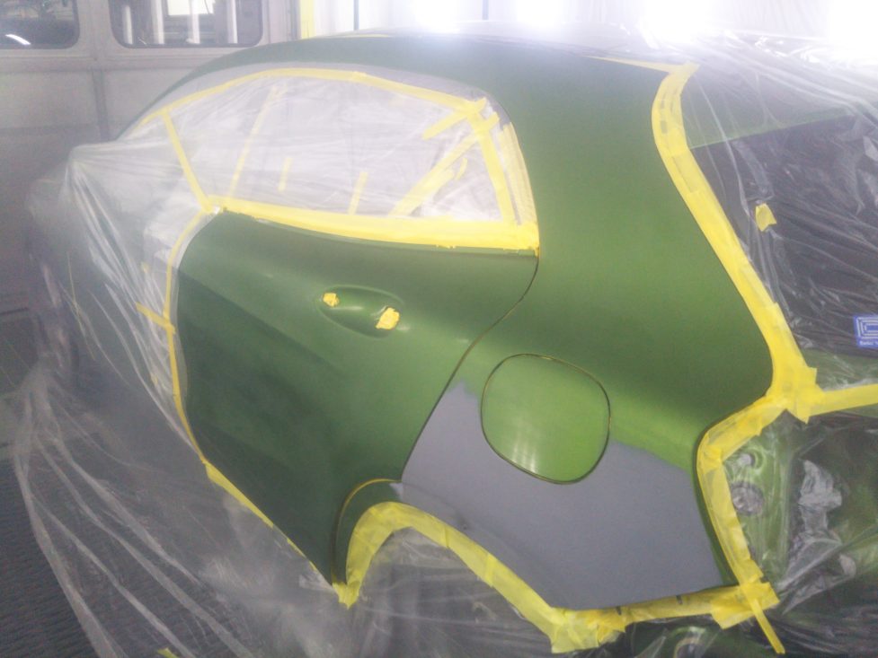 メルセデスベンツ、GLA、W156、フロントドア、クォーターパネル、リアバンパー、キズ、凹み、修理、デントリペア、