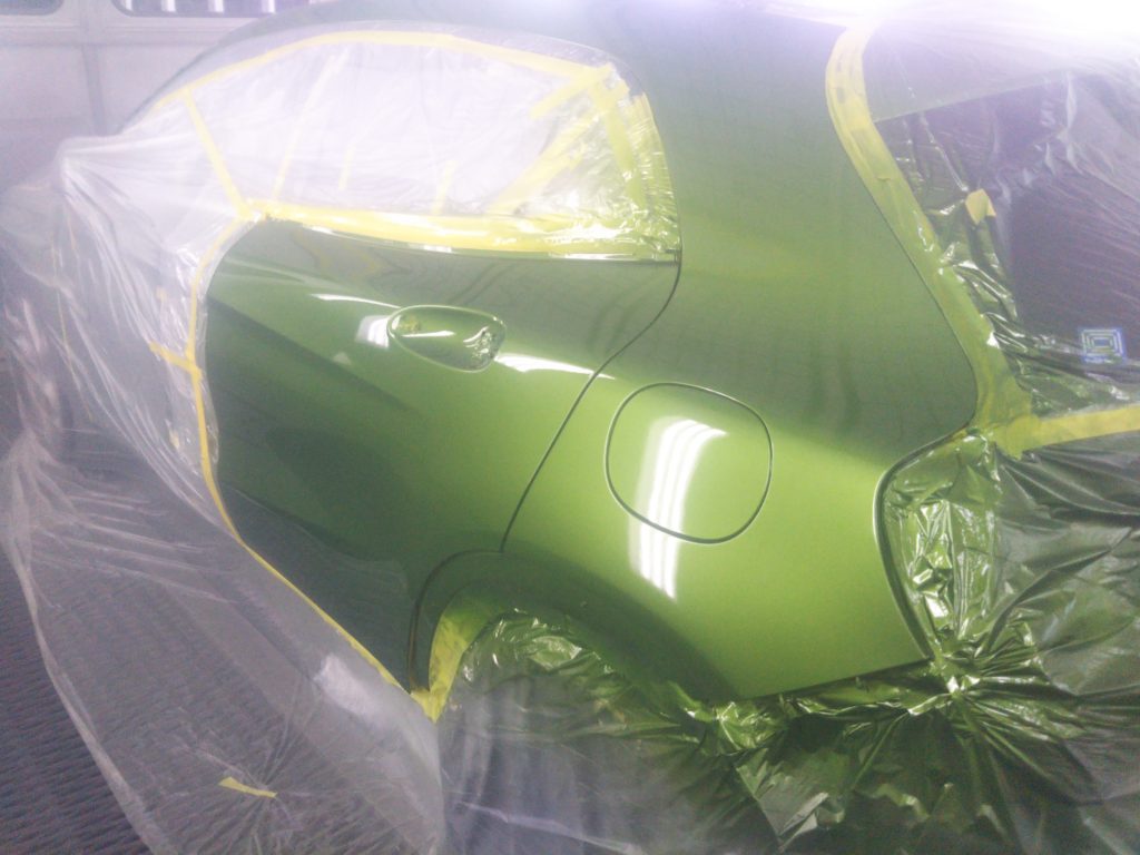 メルセデスベンツ、GLA、W156、フロントドア、クォーターパネル、リアバンパー、キズ、凹み、修理、デントリペア、