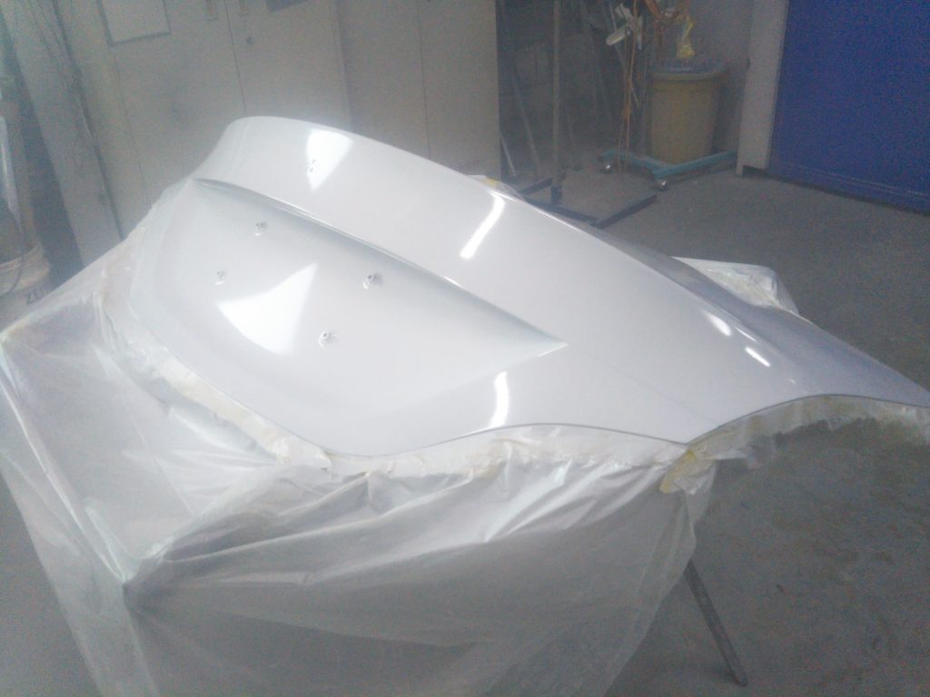 メルセデスベンツ、CLA、W117、ボンネット、トランクパネル、塗装浮き、剥離、凹み、修理、塗装、