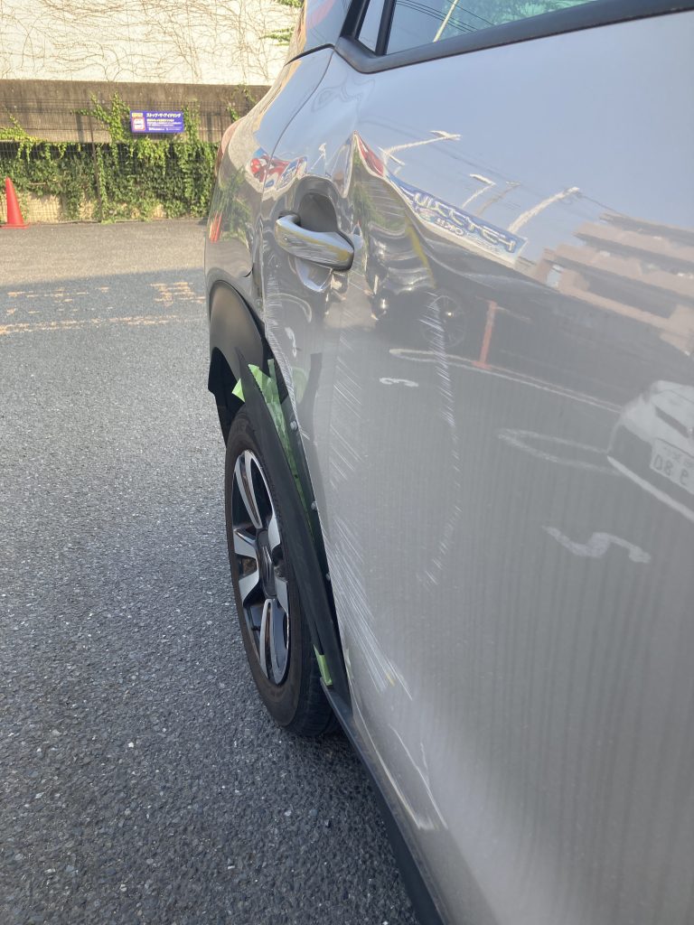 シトロエン、C3、リアドア、クォーターパネル、キズ、凹み、修理、交換、塗装、