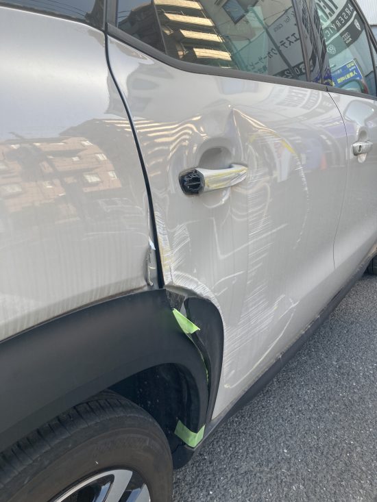 シトロエン、C3、リアドア、クォーターパネル、キズ、凹み、修理、交換、塗装、