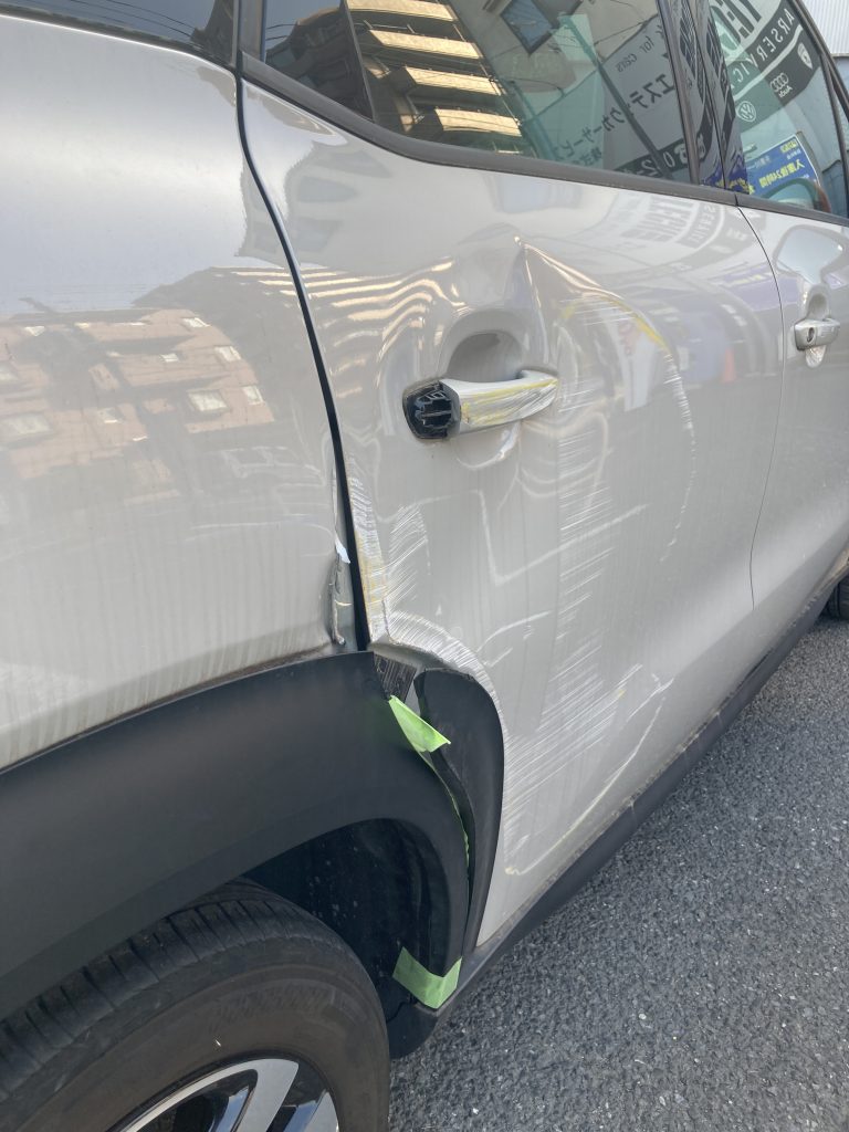 シトロエン、C3、リアドア、クォーターパネル、キズ、凹み、修理、交換、塗装、