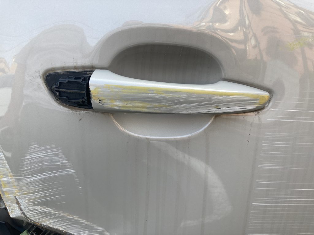 シトロエン、C3、リアドア、クォーターパネル、キズ、凹み、修理、交換、塗装、
