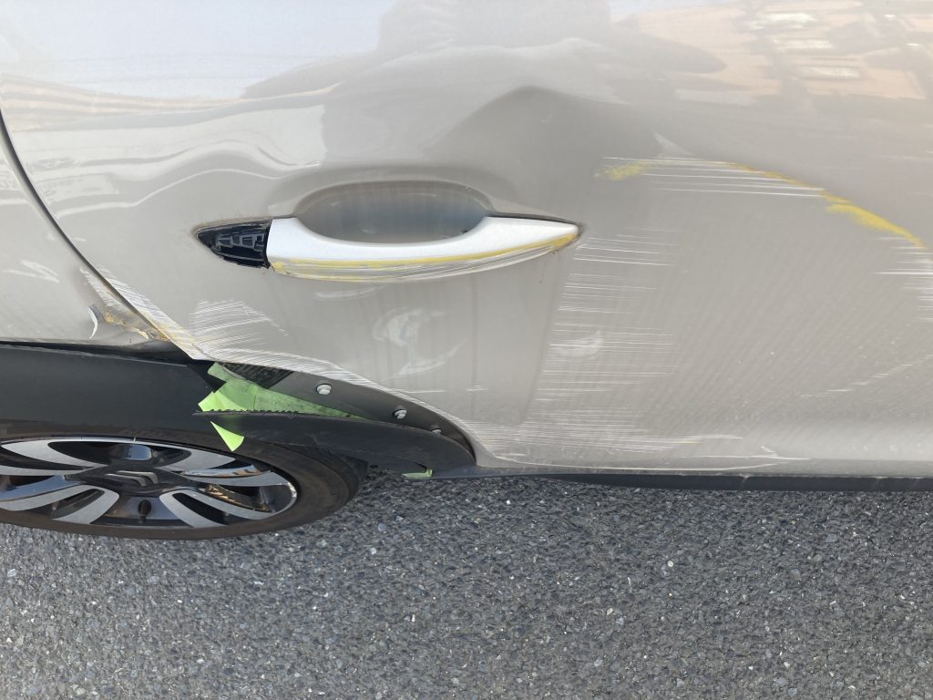 シトロエン、C3、リアドア、クォーターパネル、キズ、凹み、修理、交換、塗装、