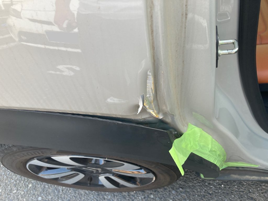 シトロエン、C3、リアドア、クォーターパネル、キズ、凹み、修理、交換、塗装、