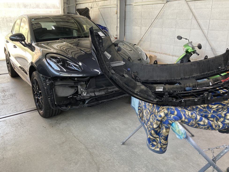 ポルシェ、マカン、フロントバンパー、リアバンパー、キズ、修理、塗装、