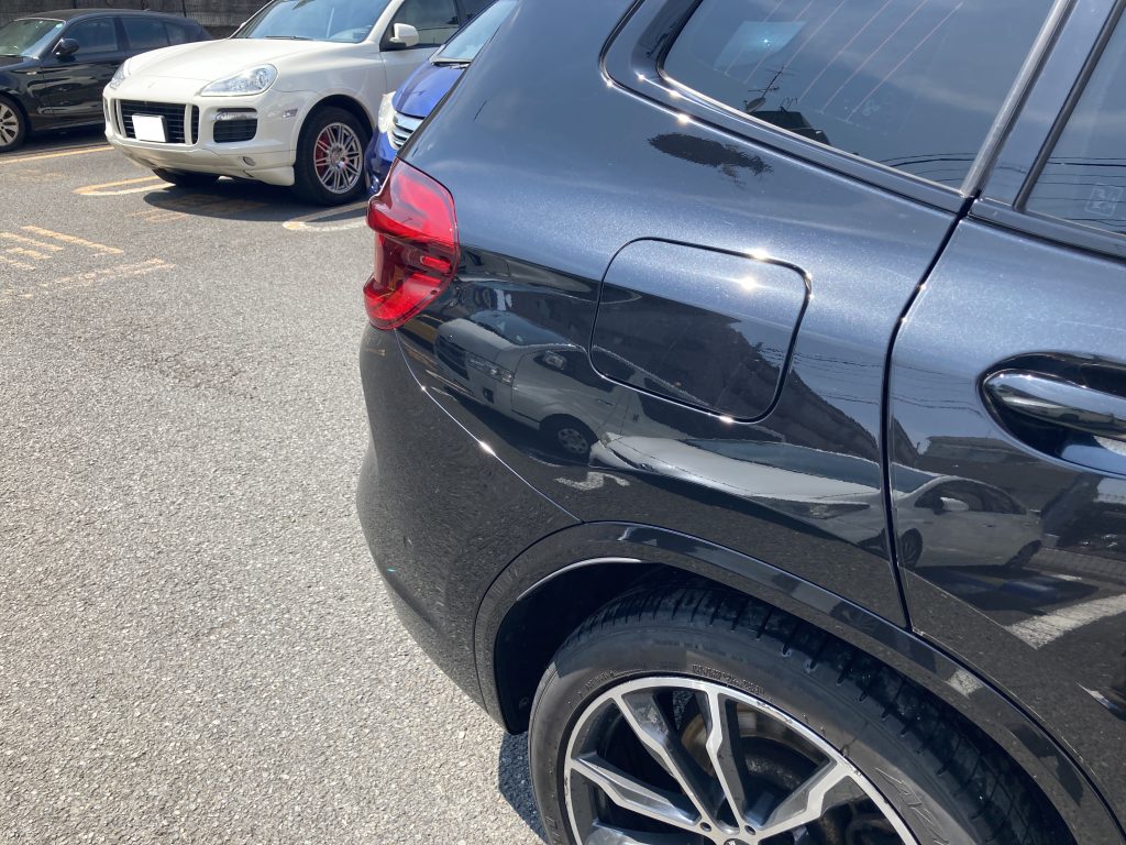 BMW、X3、クォーターパネル、テールランプ、リアバンパー、アーチモール、キズ、凹み、修理、交換、塗装、