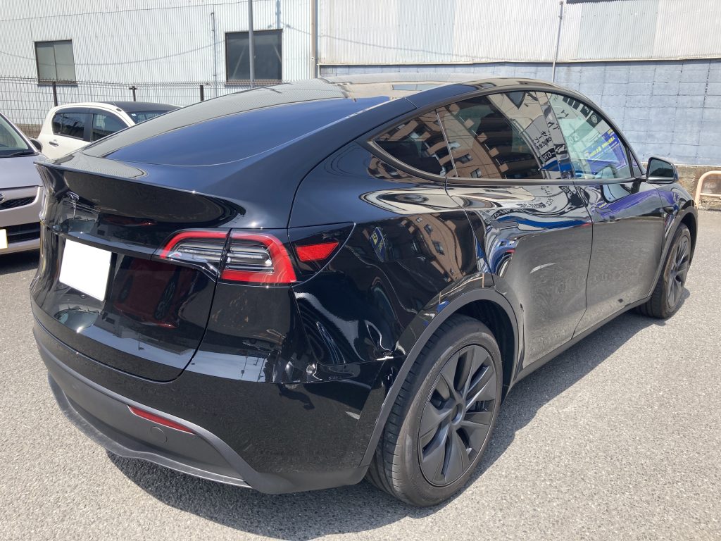 テスラ、モデルY、クォーターパネル、リアバンパー、アーチモール、キズ、凹み、修理、交換、塗装、