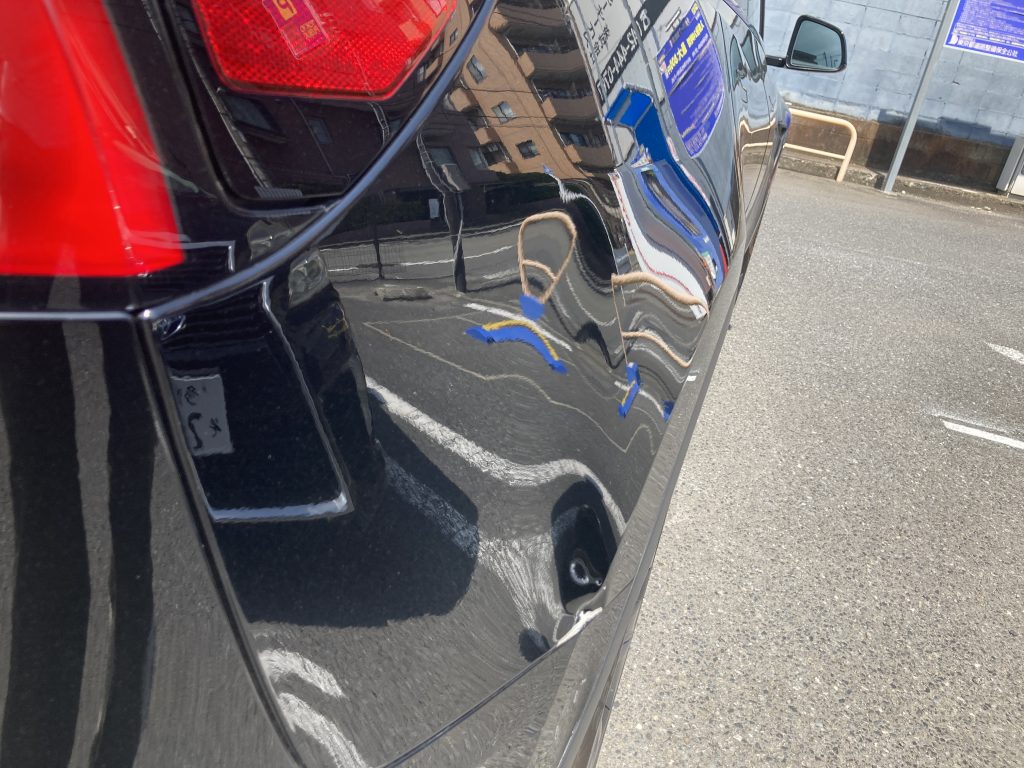 テスラ、モデルY、クォーターパネル、リアバンパー、アーチモール、キズ、凹み、修理、交換、塗装、