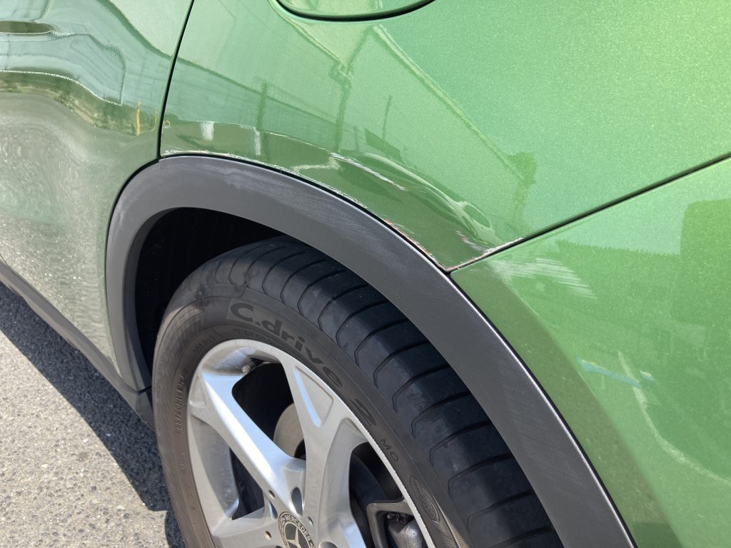 メルセデスベンツ、GLA、W156、フロントドア、クォーターパネル、リアバンパー、キズ、凹み、修理、デントリペア、