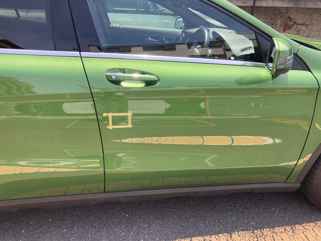メルセデスベンツ、GLA、W156、フロントドア、クォーターパネル、リアバンパー、キズ、凹み、修理、デントリペア、